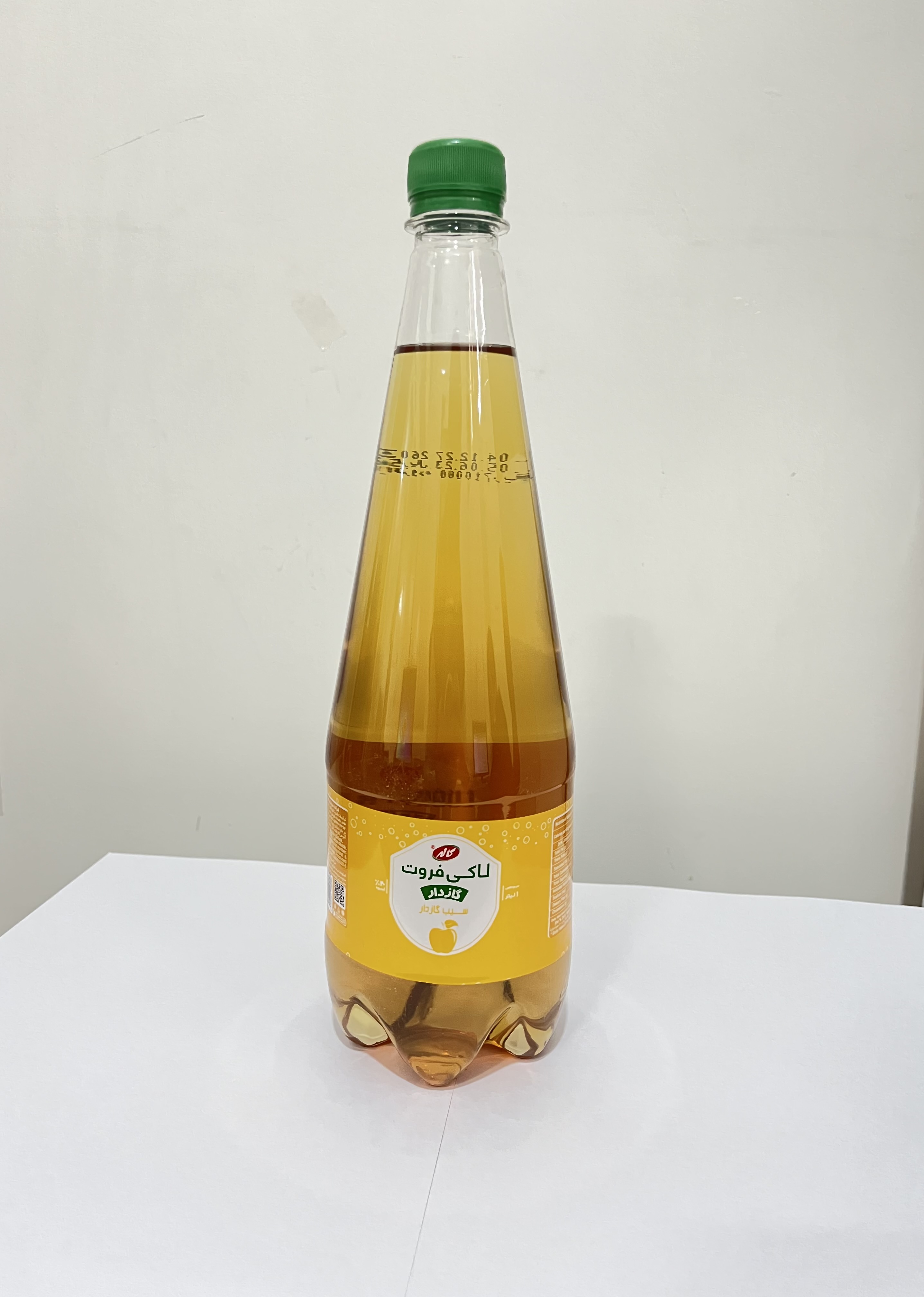 آبمیوه گازدار سیب لاکی فروت / بسته 6 عددی